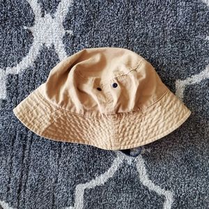 Toddler tan bucket hat with‎ strap. Size 18-24 mos.